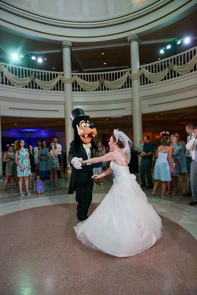 Walt Disney World Wedding Spotlight Abby And Thomas Disney Weddings Disney Weddings 