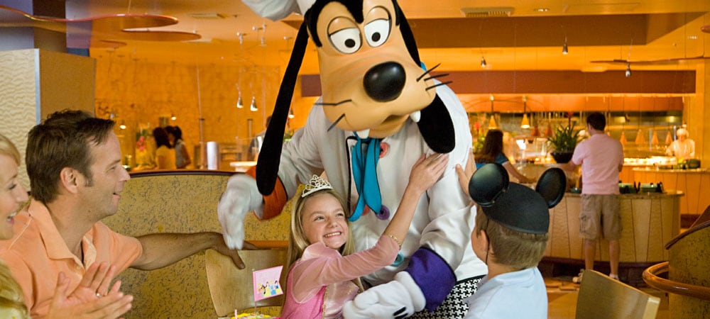 Character Dining with Goofy