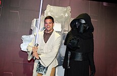 Runner poses with Kylo Ren during Star Wars Rival Run Weekend.