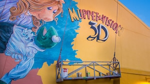 A mural on the side of the Muppet*Vision 3D building that depicts Miss Piggy holding Kermit the Frog