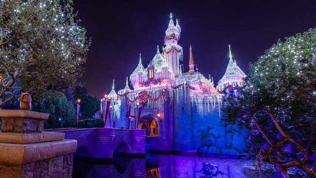 holiday decor christmas lighting at disneyland resort holiday decor christmas lighting at disneyland resort
