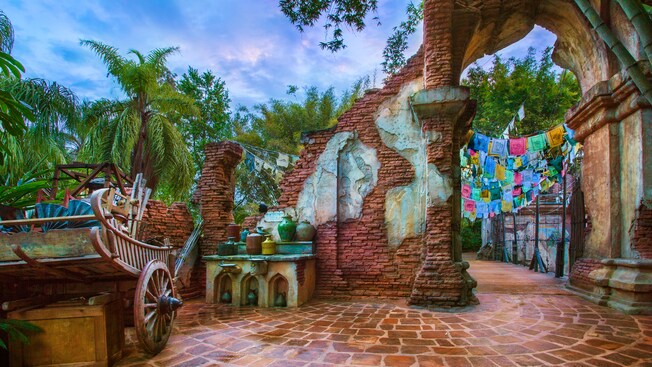 Maharajah Jungle Trek | Animal Kingdom Attractions | Walt Disney World