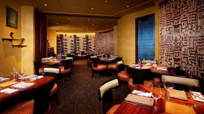 Dining area of Cape Town Lounge and Wine Bar in Disney's Animal Kingdom Lodge