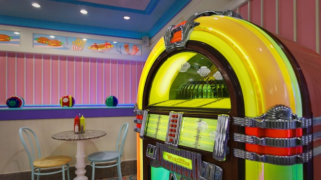 Jukebox, wrought-iron table and chairs