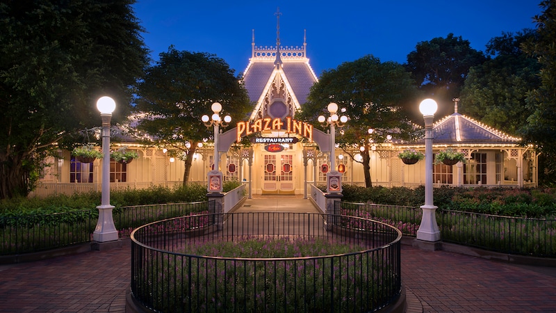 Plaza Inn Dining Hong Kong Disneyland Resort - 