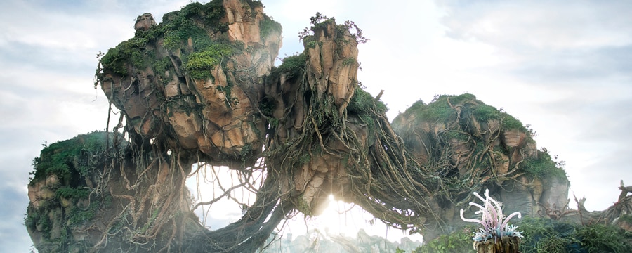 Exotic plants and magnificent floating mountains adorn the landscape of Pandora â The World of Avatar